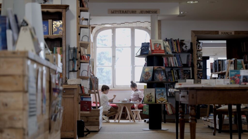 Children's play corner library