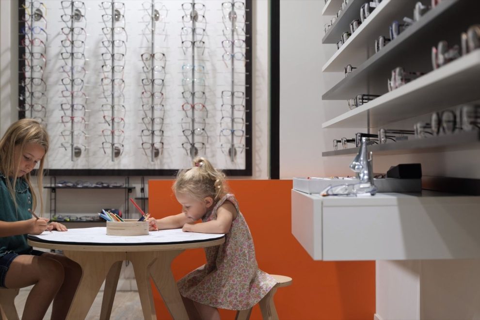 Children's play corner drawing table optician